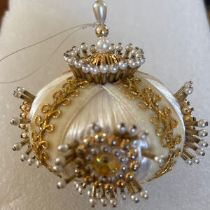 Vintage Unbranded Holiday Ornament One Size White Gold Beaded